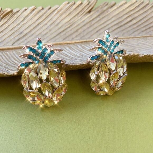 NEW! Dainty “Waikiki” Pineapple Stud Earrings 🍍 - Picture 5 of 12
